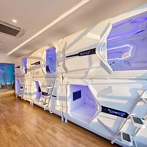 Ancyra Capsule - Backpackers Paradise & Rooftop Bar 2* Đà Nẵng