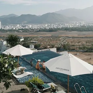 https://december-hotel.nhatrangbesthotels.com